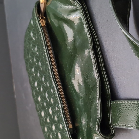 Jaeger Elegant Olive Green Patent Leather Shoulder Bag. - Picture 5 of 13